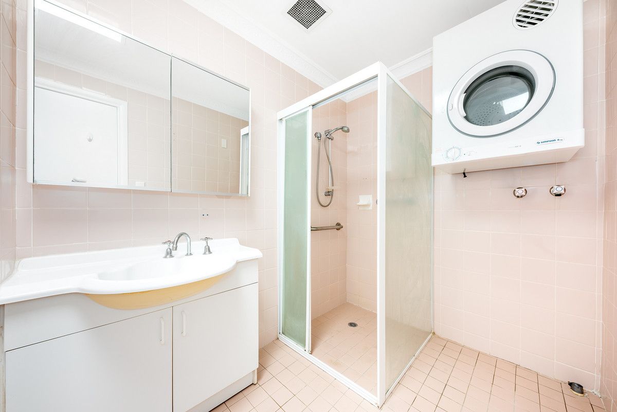 ELEVATED SPACIOUS 1 BEDDER WITH GARDEN VISTA