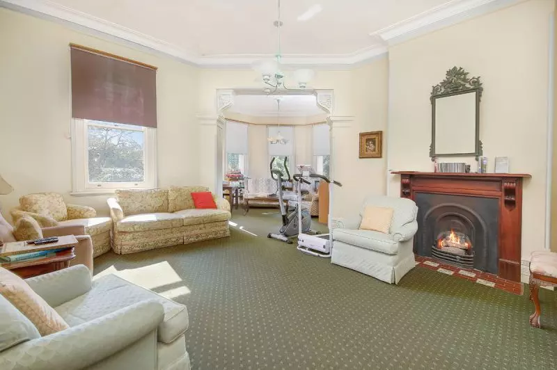 RECENTLY RENOVATED 1 BEDROOM APATMENT IN ARGUABLY NORTH SHORES MOST POPULAR RETIREMENT VILLAGE