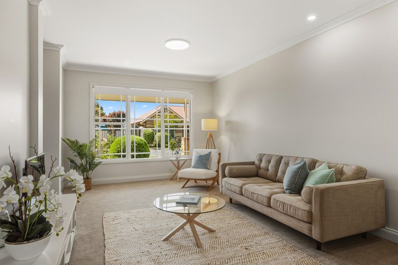 Sunlit Villa with Lush Gardens and Entertainer’s Delight