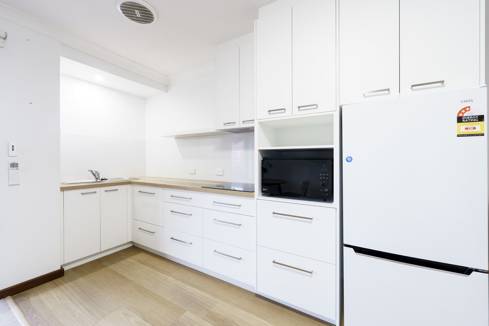 West-facing one-bedroom apartment with new kitchen