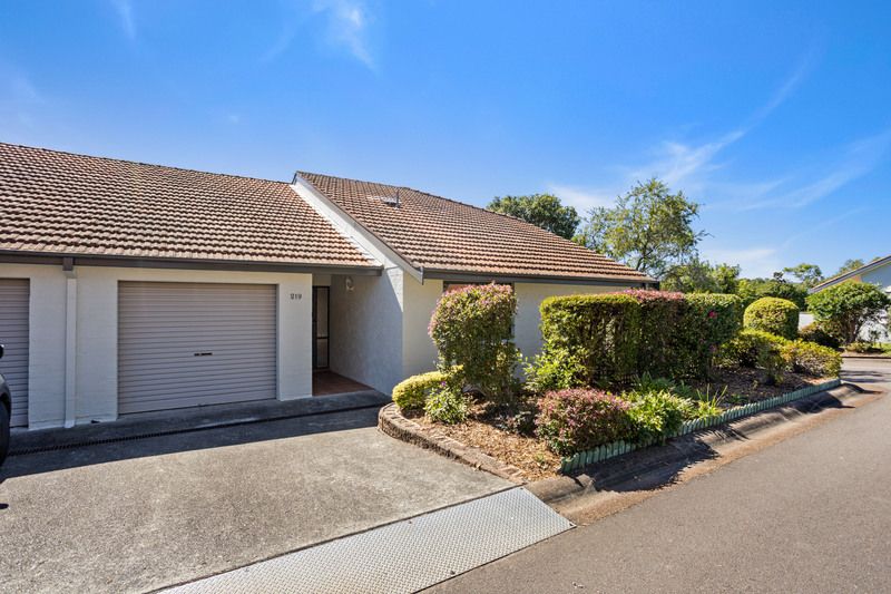 Spacious Villa with Light-Filled Living at Lakeside Village