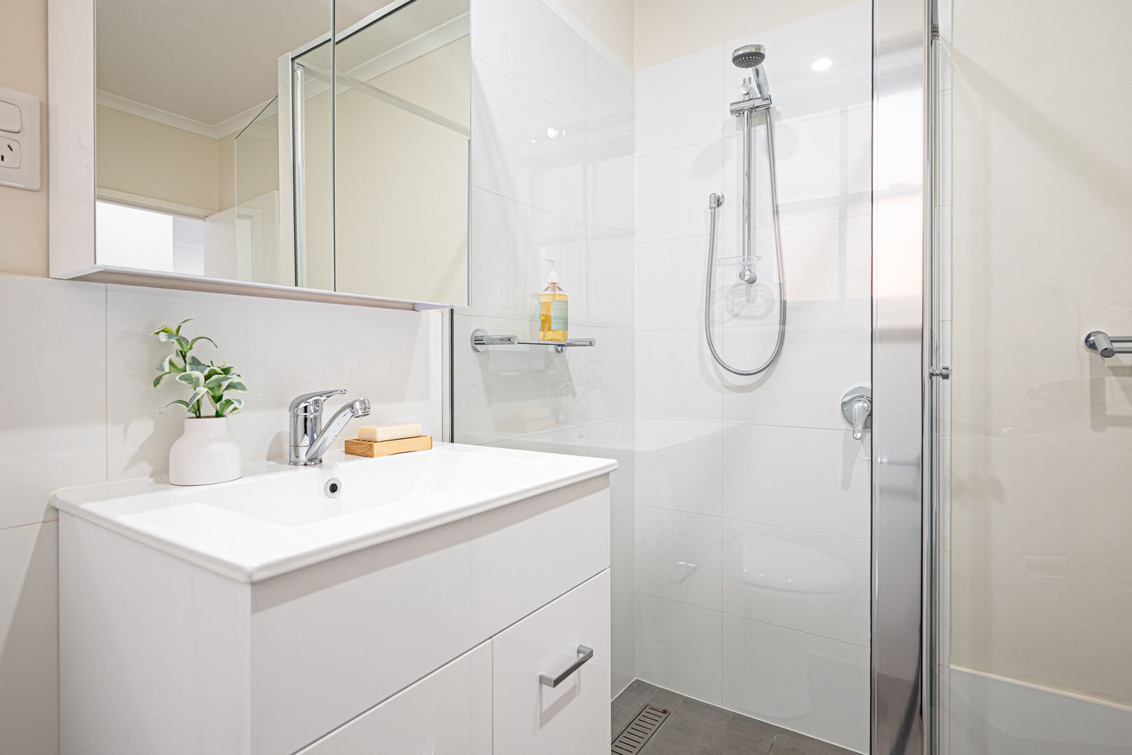 Are you aged 65 years or older and no longer working full time? Discover your independent retirement living beachside bliss at Hove