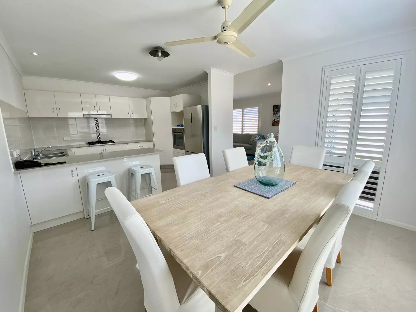 FRESH COASTAL LIVING