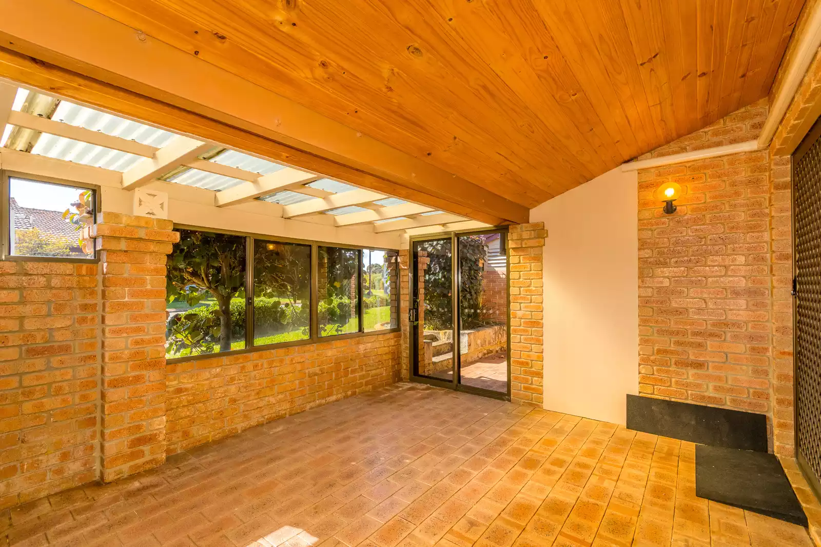 Well appointed villa close to amenities