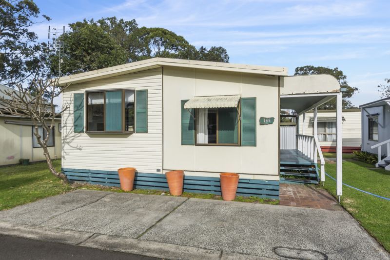 Vibrant Bungalow- Move in Now, Ready for Renovations!