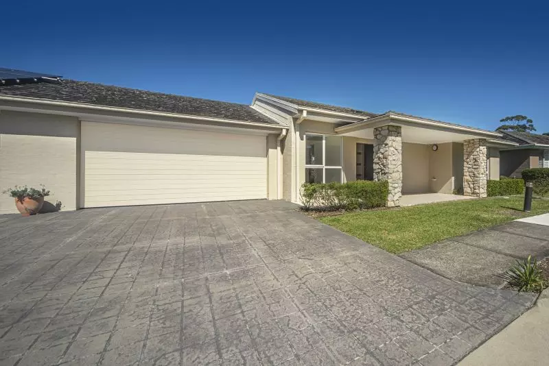 Spacious Coastal Villa with Room to Move