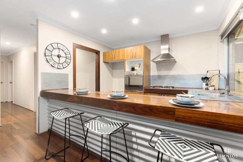 Spacious end villa with massive yard!