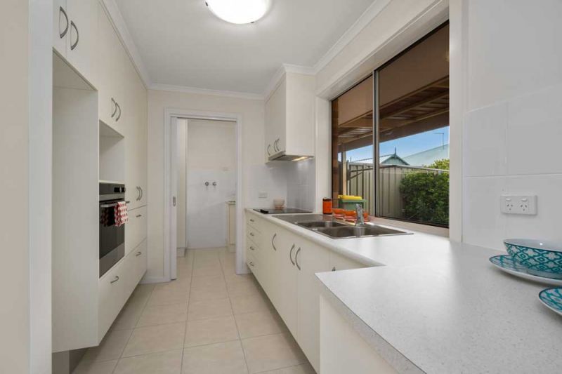 Lovely unit located in a quiet Court.