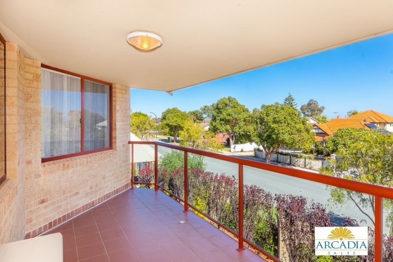 ARCADIA WATERS BICTON - 3 Bedroom Parquetry Floor Stunner