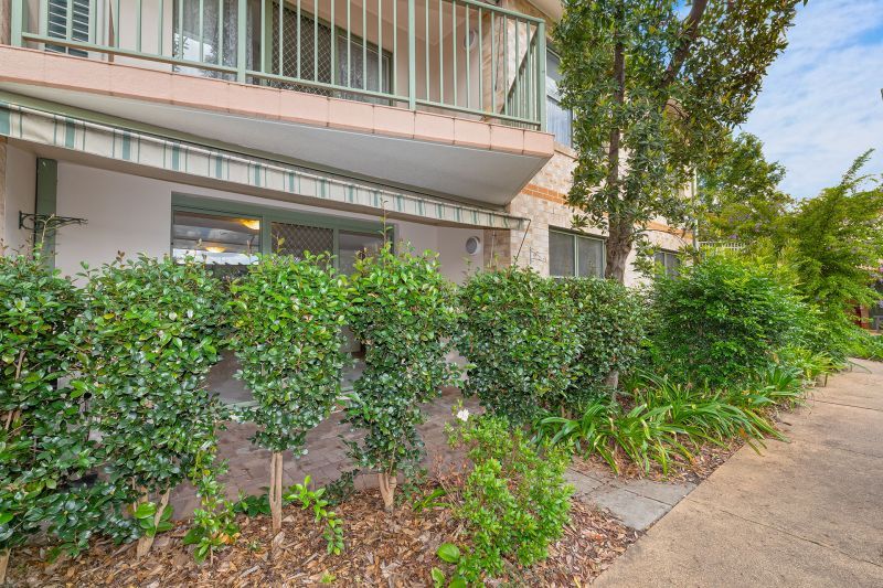 Garden setting North facing ground level unit