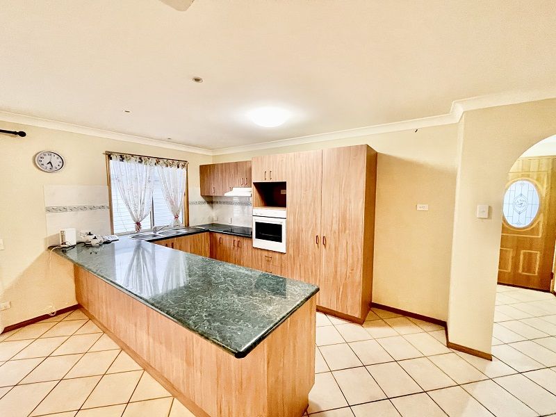 3-bedroom Home with bushland views - GREENBANK GARDENS