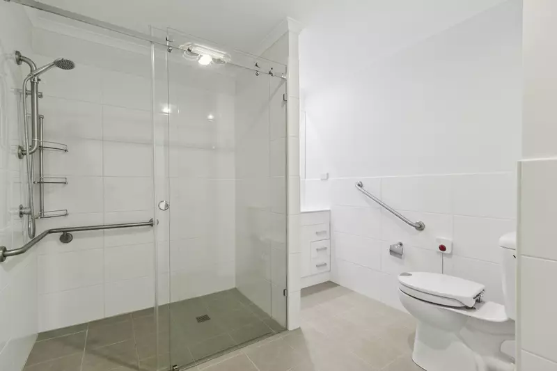 Light-Filled Serviced Apartment with Leafy Views