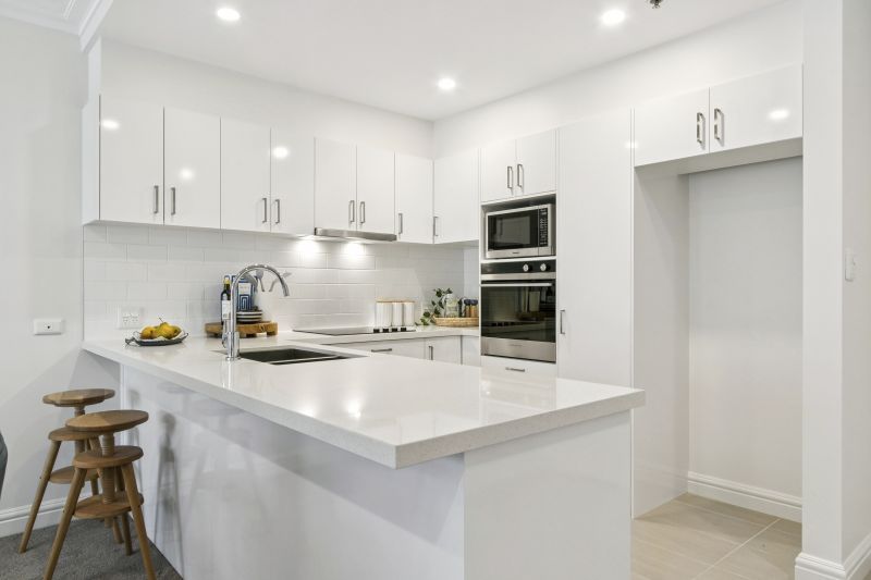Beautiful & bright newly refurbished 2 bed apartment