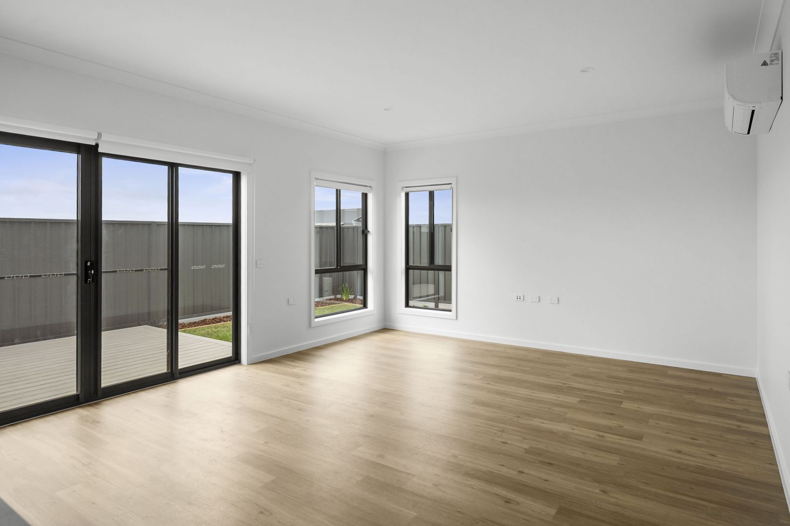 Wodonga Gardens - Spacious 3 bedroom, double carport