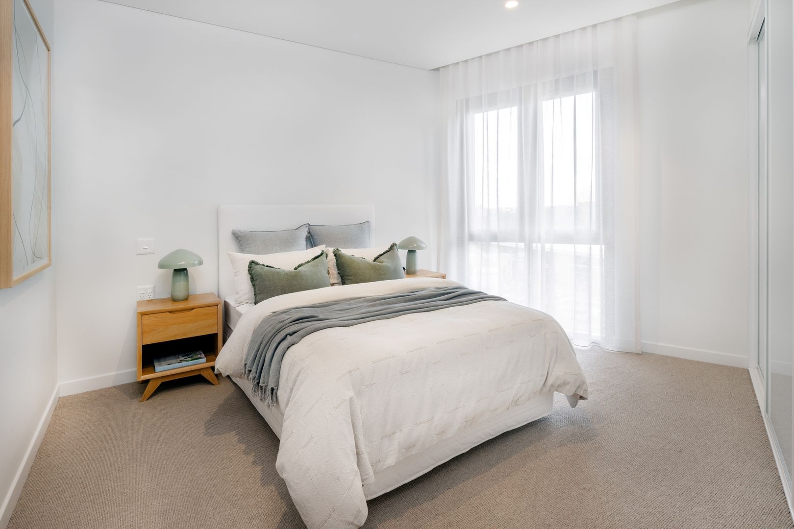 Spacious 2-bedroom apartment with private balcony & study nook