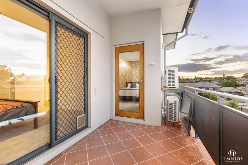 Top Floor with City Vistas!