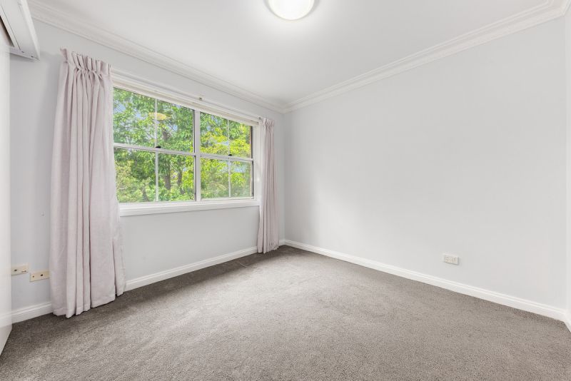 EAST FACING  SOUGHT  AFTER LAYOUT WITH A LEAFY ELEVATED OUTLOOK ENJOYING THE MORNING SUN