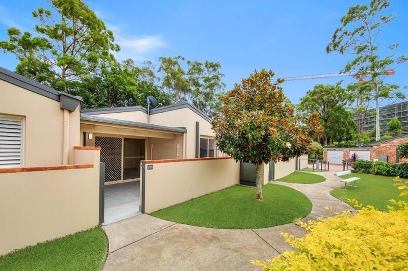 Refurbished, Modern Villa with Double Garage and Atrium