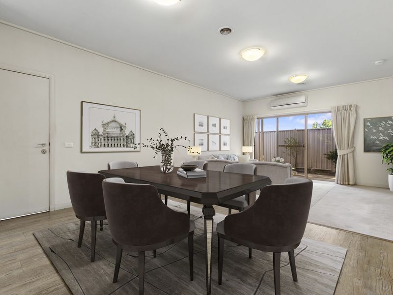 Stylish Residence Steps from the Clubhouse