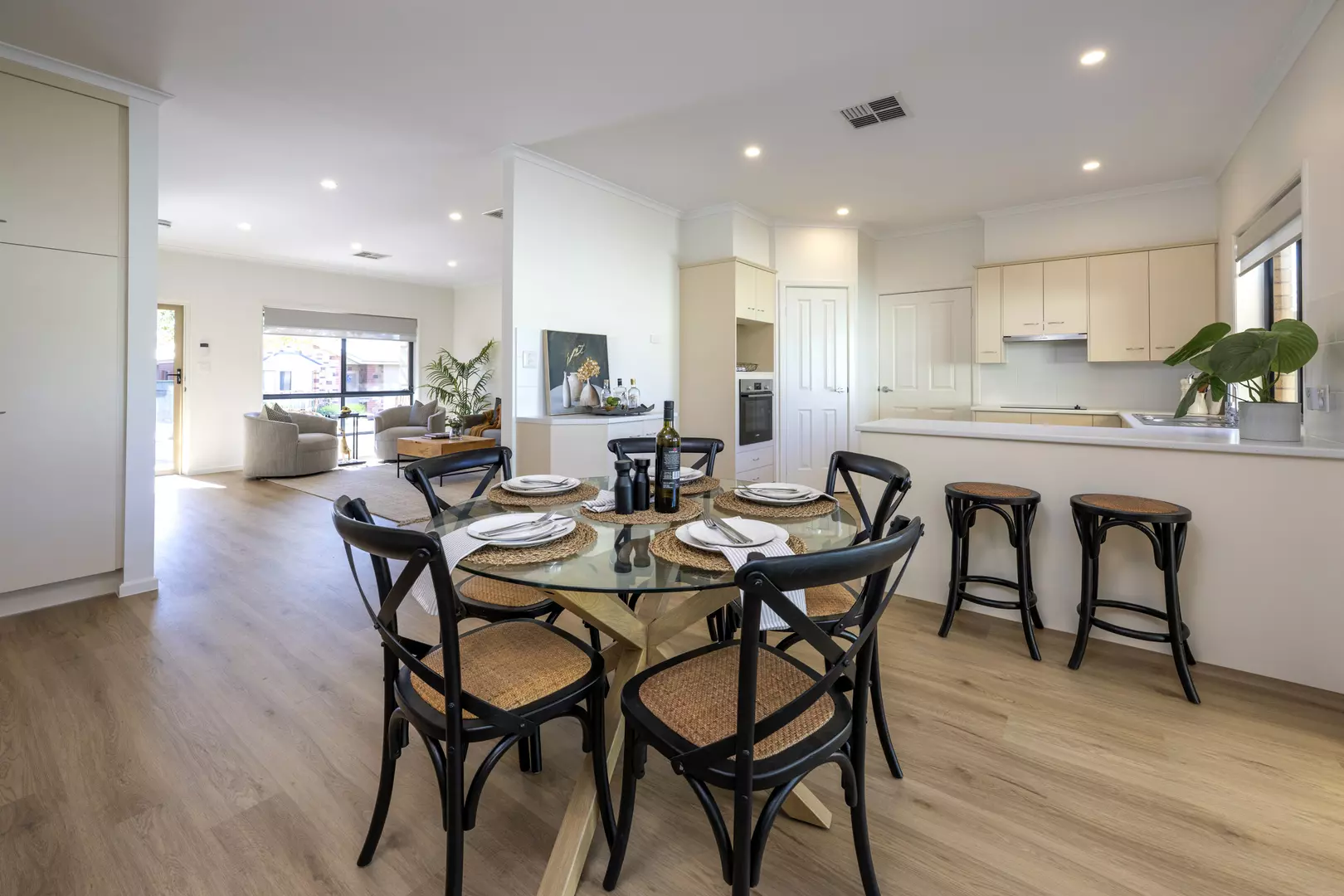 Eldercare Elmwood Grove: stunning three-bedroom villa with garage