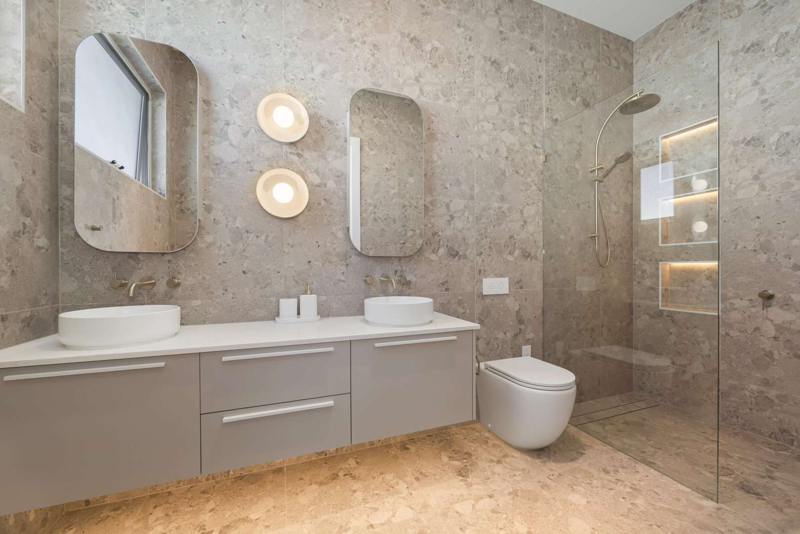 Your Luxurious Waterfront Oasis Awaits
