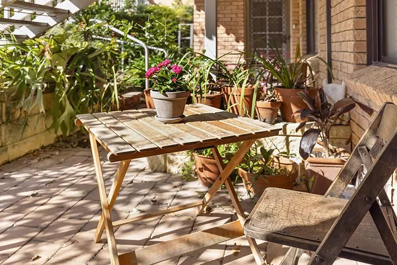 Beautifully presented two bedroom unit nestled in the centre of the village with large rear courtyard.