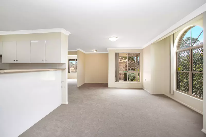 Charming Villa with Private Garden, Solar Power, and Spacious Interiors