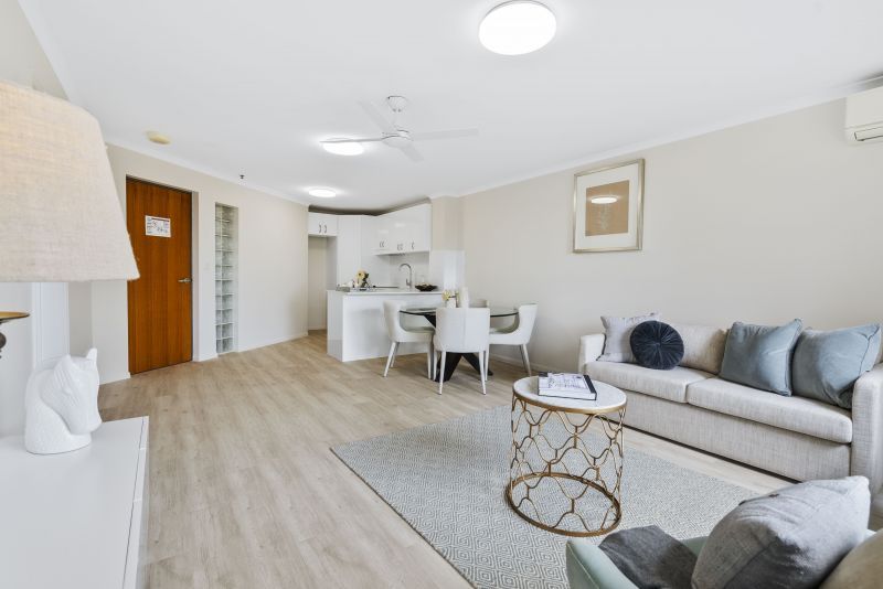 Spacious one-bedroom apartment with views