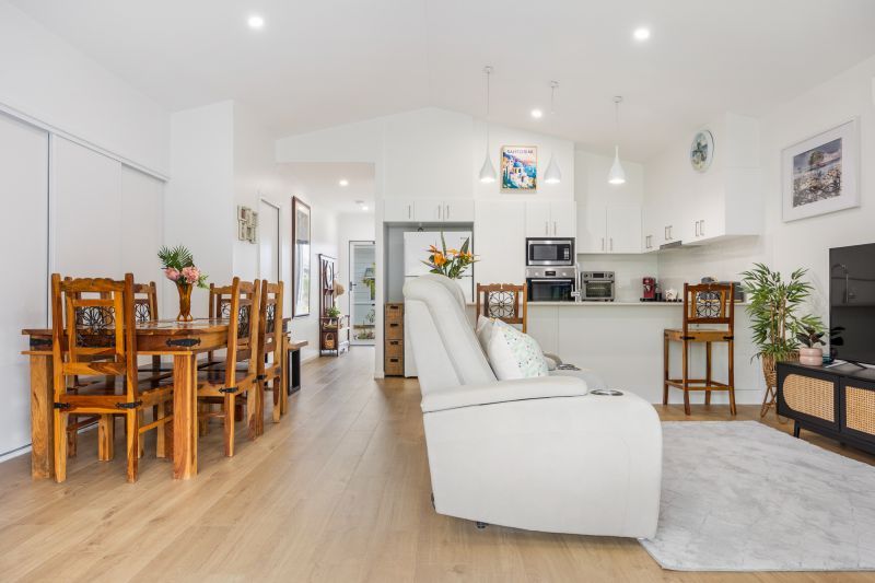 Modern Retreat with Private Alfresco Outlook