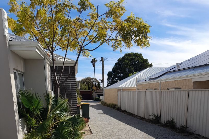 Ticking All Boxes: Location, Modern, Spacious & NO STRATA