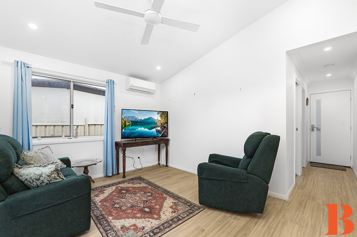 Near New Home - Easy Care Lifestile - Fresh and beautifully Appointed