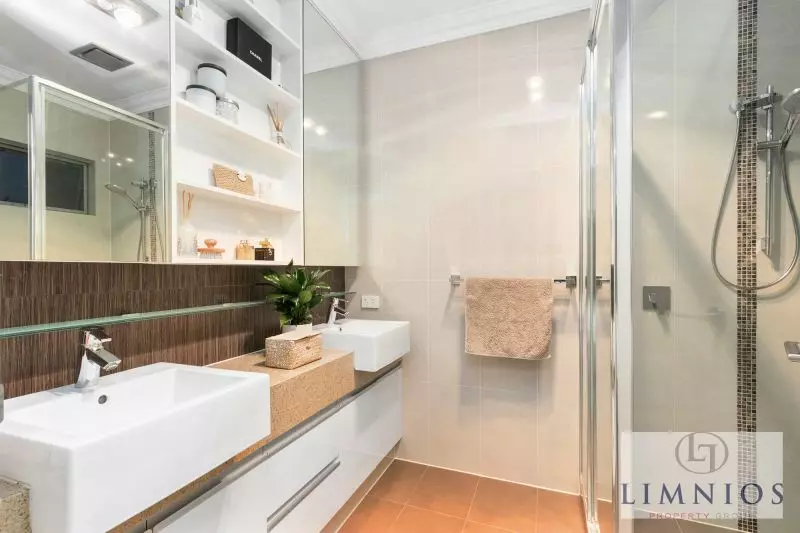 Super spacious, lock and leave Urban living