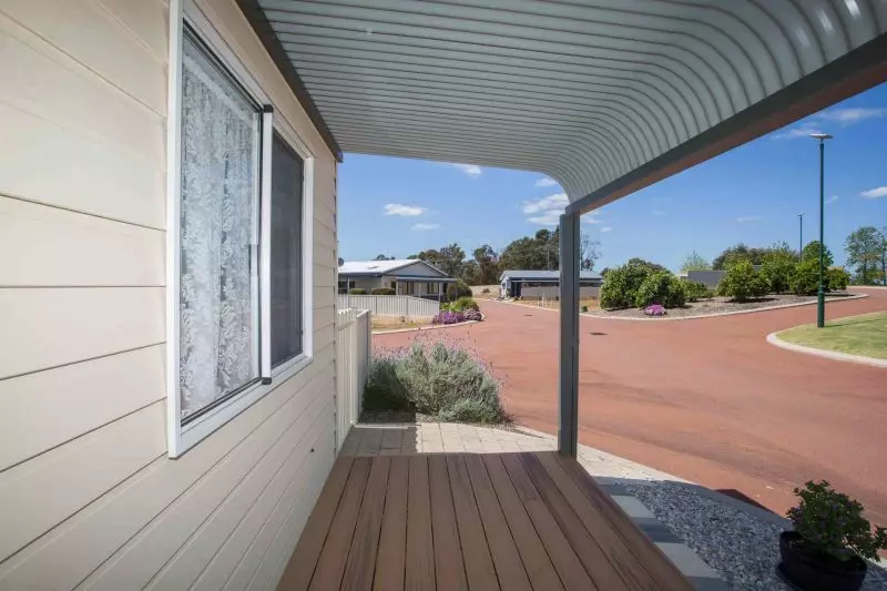 Unique 2 bed, 2 bath plus study with unmatched views