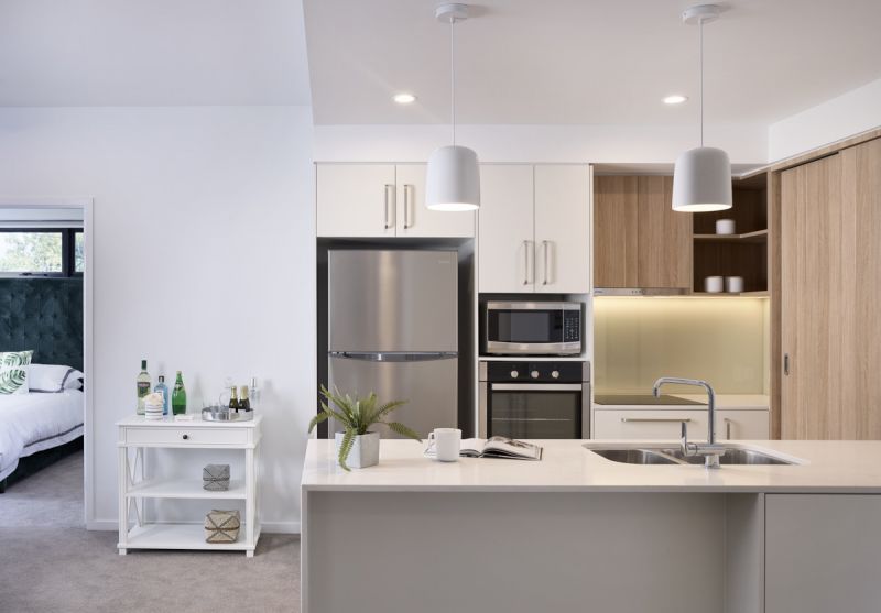 Large, bright and breezy apartment with city outlook