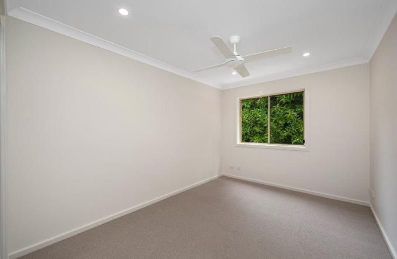 Refurbished, Modern Villa with Double Garage and Atrium