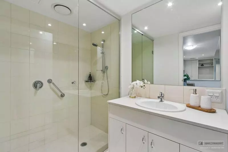 Bright, Stylish and Garden Views