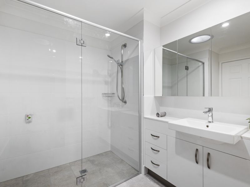 One-bedroom serviced apartment by the bay