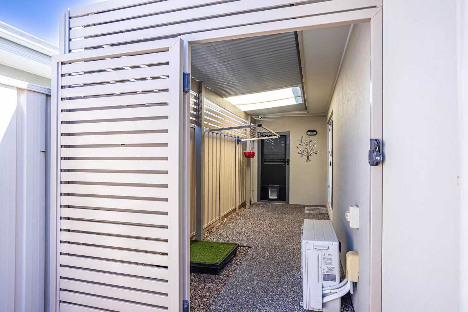 Palm Lake Resort Fern Bay -Special touches in ideal location