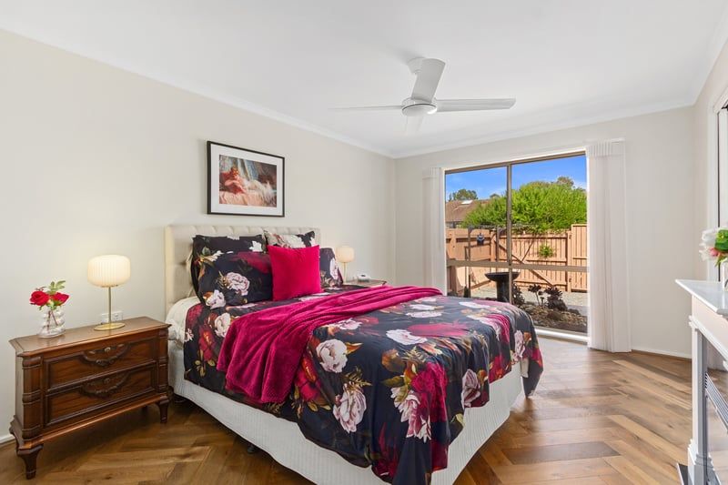 Stand-alone villa, premium upgrades, cathedral ceilings - ready now