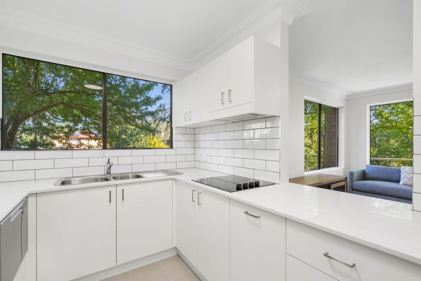 Stylish & Spacious Unit with Leafy Views