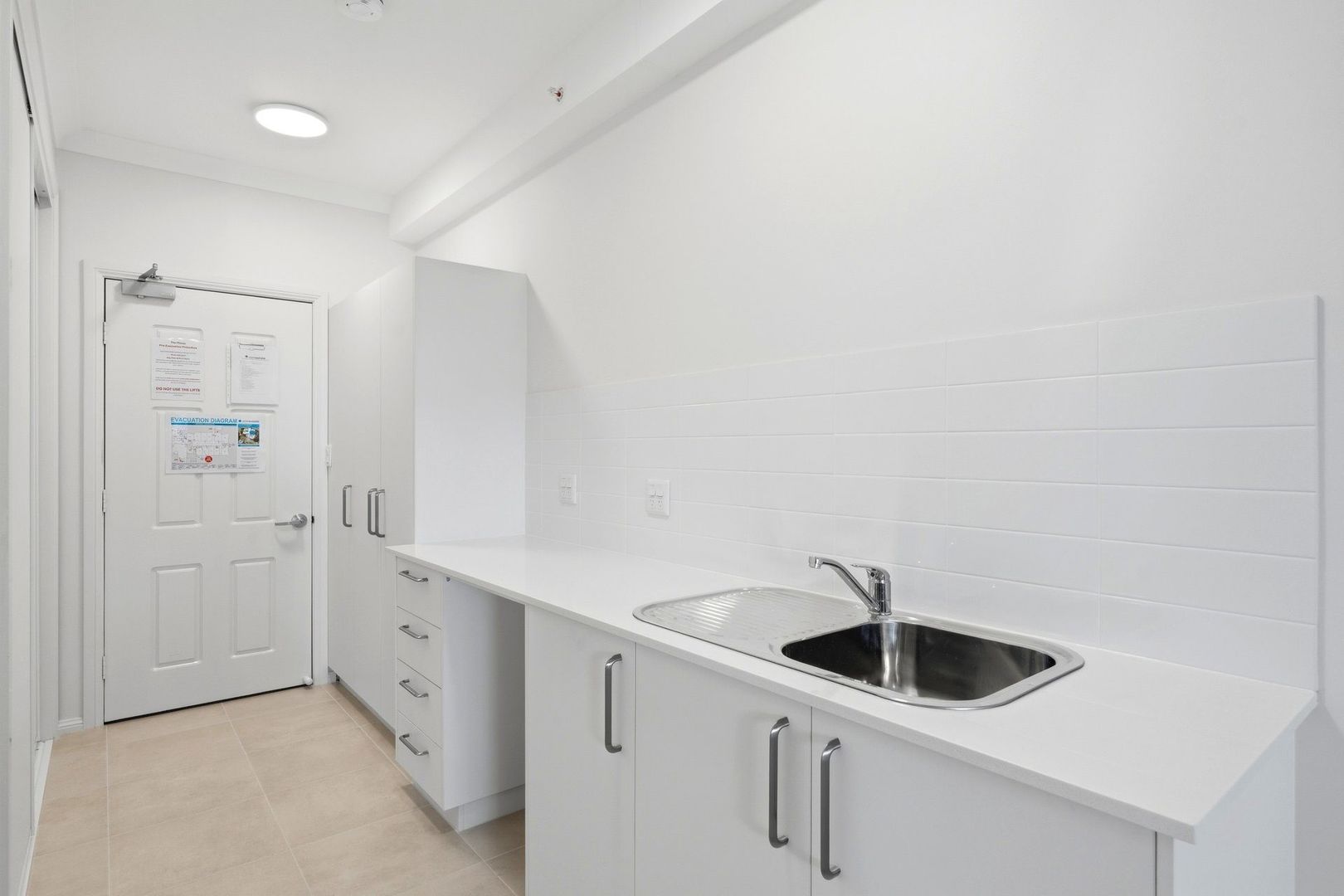 Ground Floor Studio Apartment with Courtyard Views