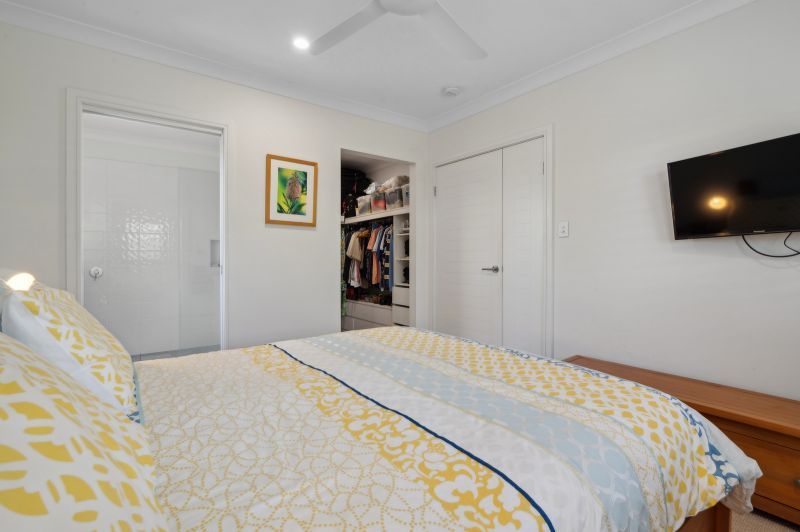 Stylish Living with Lovely Green Surrounds