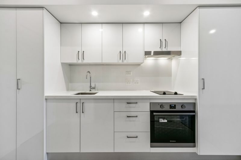 Independent studio apartment with new kitchen