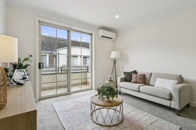 One-bedroom apartment with a large double balcony