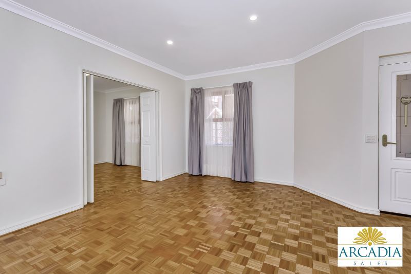ARCADIA WATERS BICTON - 3 Bedroom Parquetry Floor Stunner