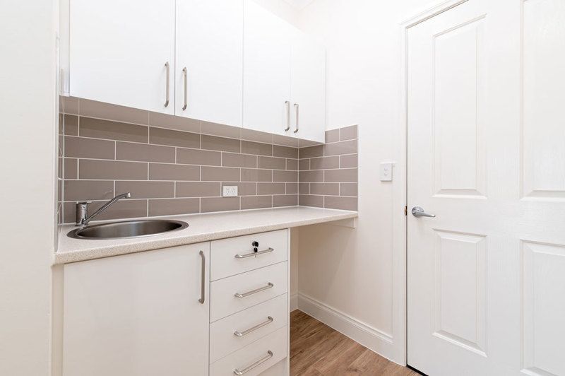Spacious serviced apartment opening onto lovely communal courtyard