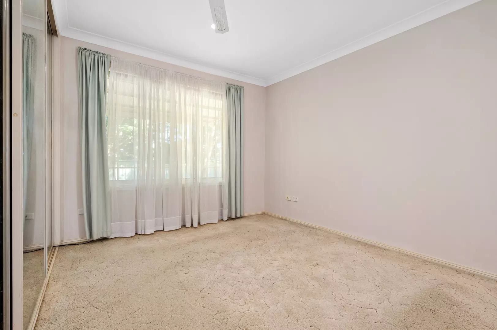 Ground floor Unit With Garage in Excellent Position