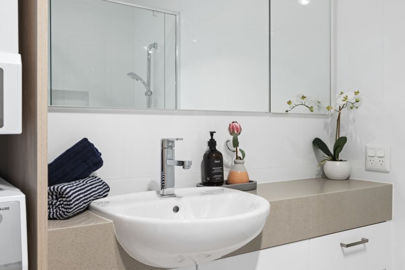 Delightful and freshly renovated studio apartment with services