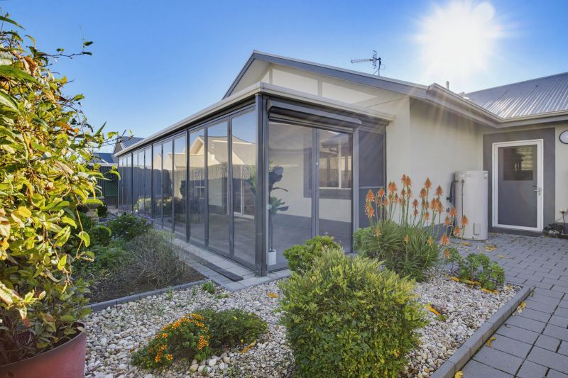 A Bright Home with a Beautiful Atrium