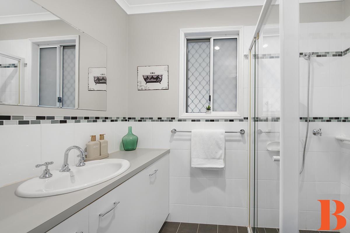 Minutes walk to Coles, Medical and Pharmacy - Beaut Presentation - Quiet Neighbourhood in over 50's Community